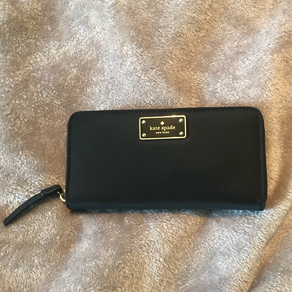 NWT Authentic Kate Spade Neda Blake Avenue Wallet